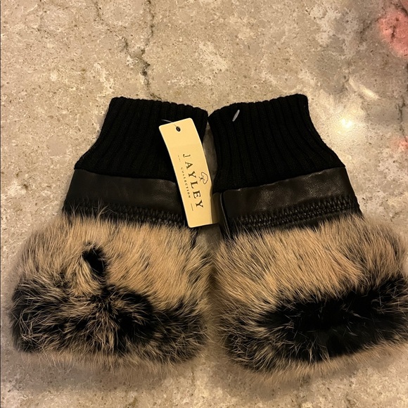 Jayley Fingerless Gloves with fur trim - Picture 2 of 3